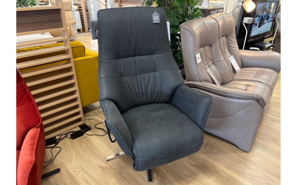 Seine 3 Motor Lift & Rise Chair
 Was £3,503 Now £2,140